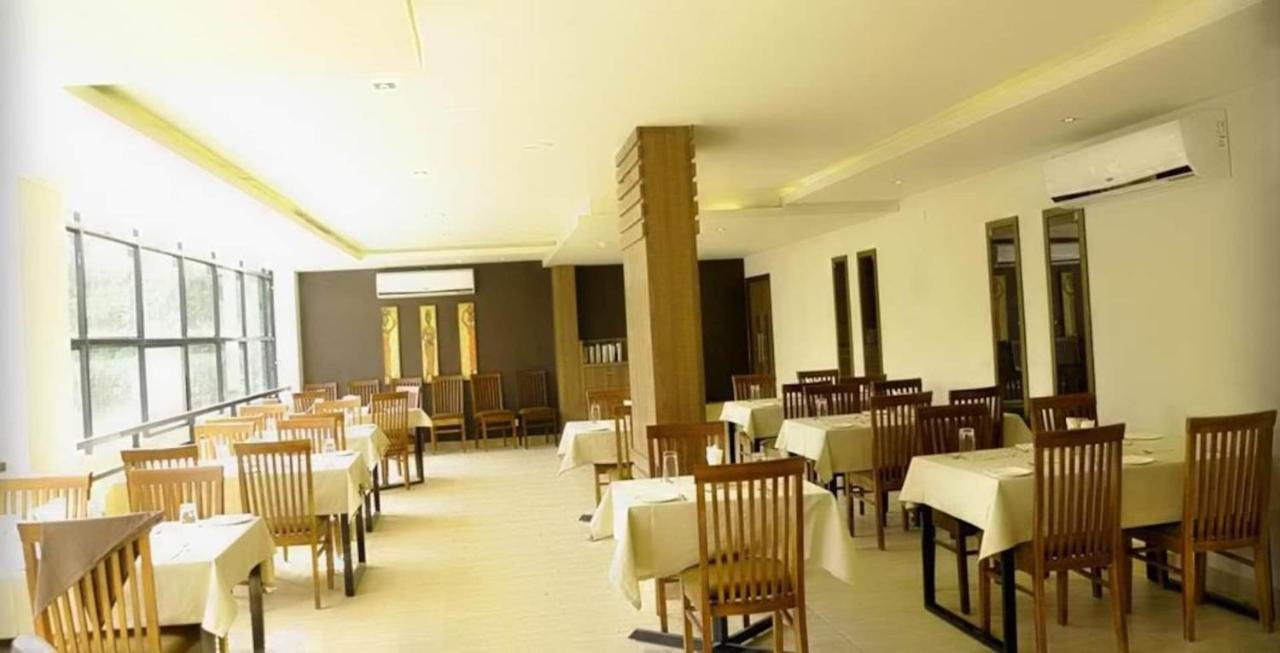 Hotel Monarch Calicut Exterior foto