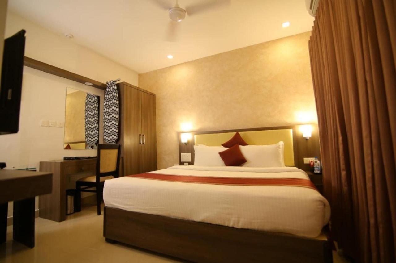 Hotel Monarch Calicut Exterior foto