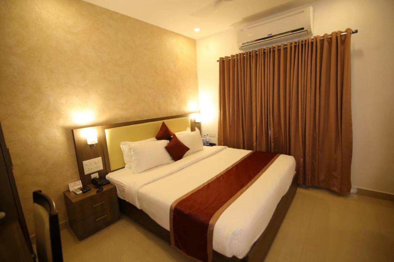 Hotel Monarch Calicut Exterior foto